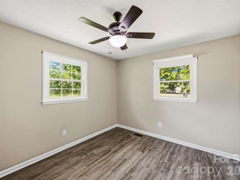125 Longfield Drive, Mooresville, NC 28115.  MLS# CAR4432575, YatesRealty ID 55859. 
