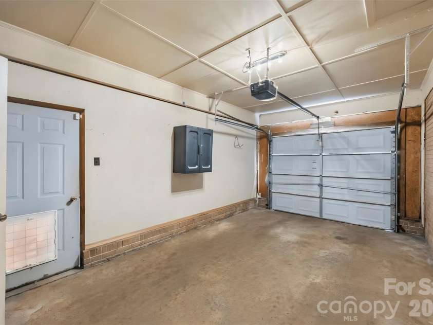 125 Longfield Drive, Mooresville, NC 28115.  MLS# CAR4432575, YatesRealty ID 55859. 
