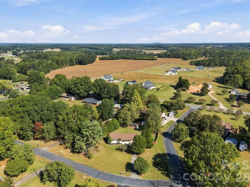 125 Longfield Drive, Mooresville, NC 28115.  MLS# CAR4432575, YatesRealty ID 55859. 