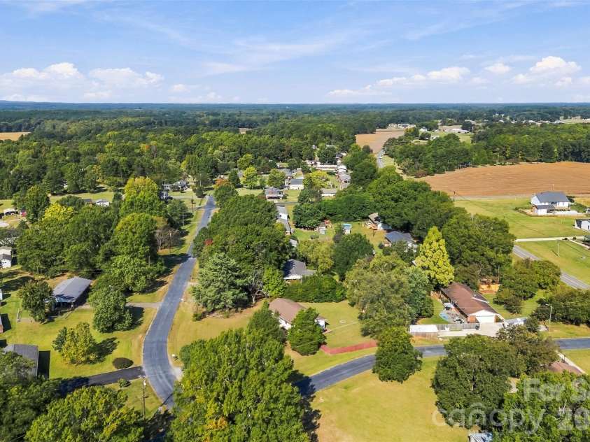 125 Longfield Drive, Mooresville, NC 28115.  MLS# CAR4432575, YatesRealty ID 55859. 