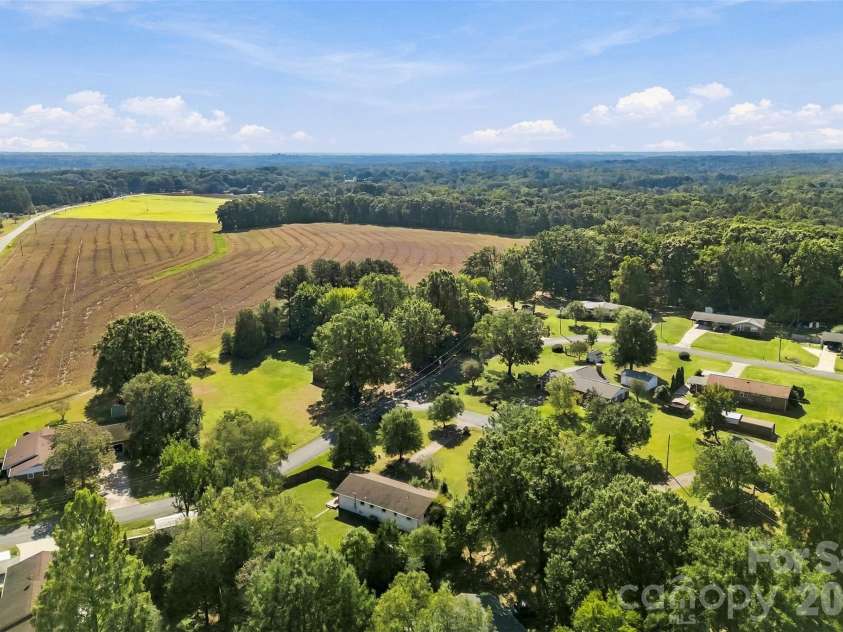 125 Longfield Drive, Mooresville, NC 28115.  MLS# CAR4432575, YatesRealty ID 55859. 