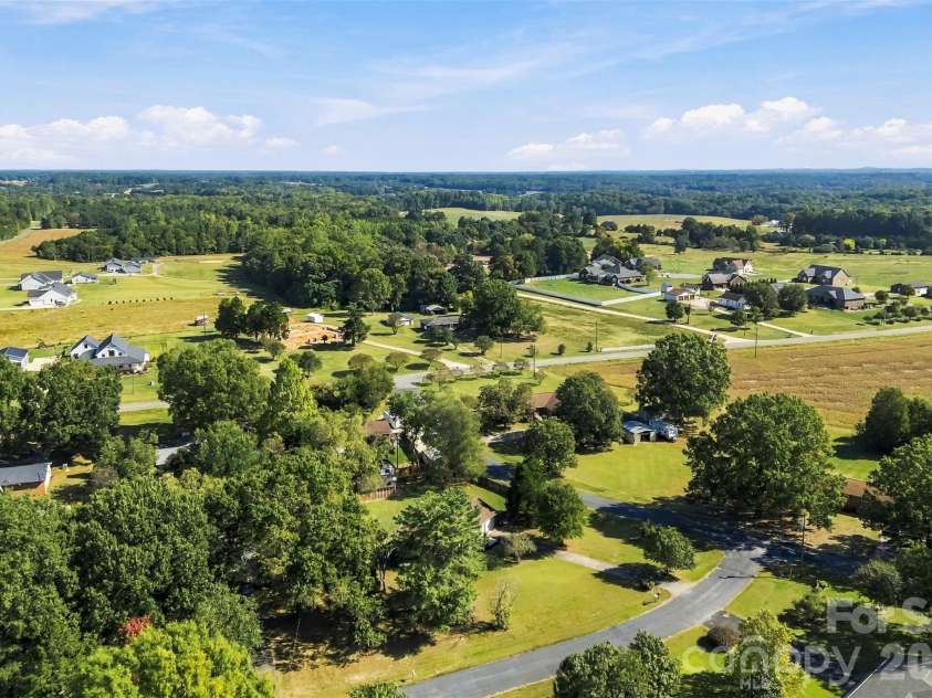 125 Longfield Drive, Mooresville, NC 28115.  MLS# CAR4432575, YatesRealty ID 55859. 