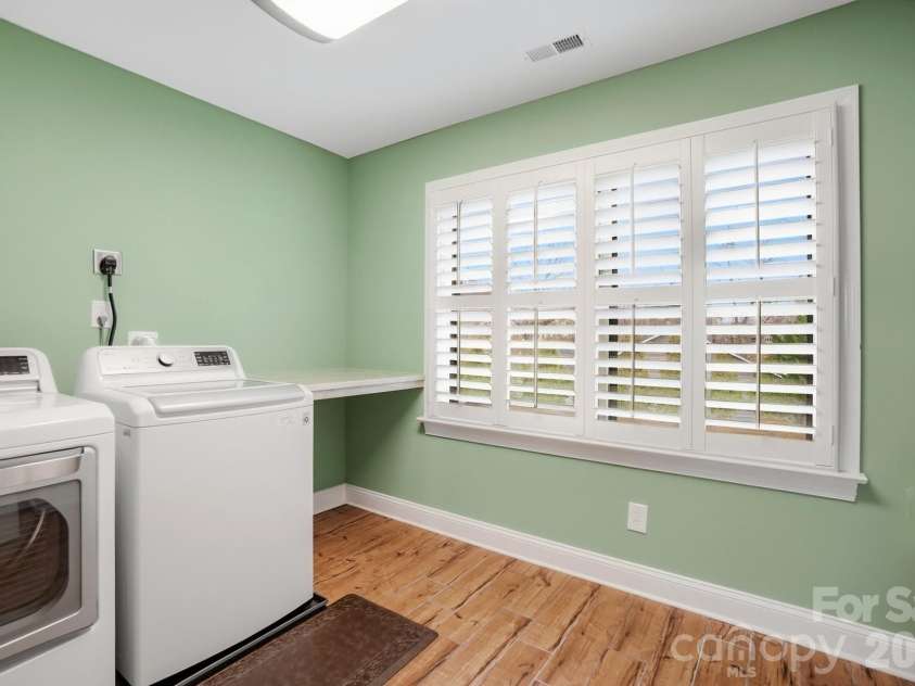 18212 Tayport Drive, Charlotte, NC 28278.  MLS# CAR4346978, YatesRealty ID 5586. 