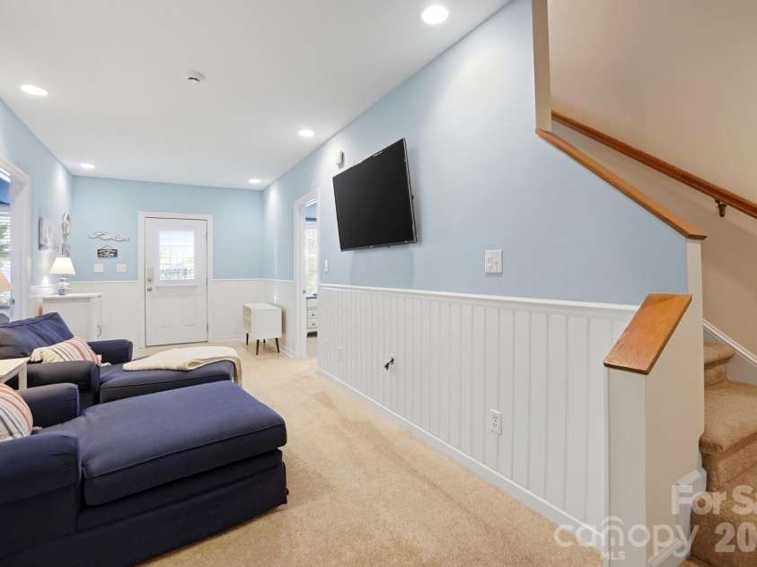 18212 Tayport Drive, Charlotte, NC 28278.  MLS# CAR4346978, YatesRealty ID 5586. 