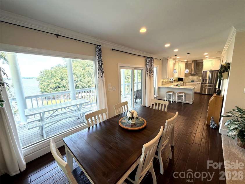 18212 Tayport Drive, Charlotte, NC 28278.  MLS# CAR4346978, YatesRealty ID 5586. Dining area with glorious lake views