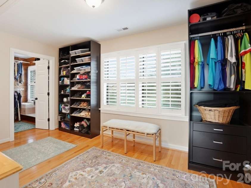 18212 Tayport Drive, Charlotte, NC 28278.  MLS# CAR4346978, YatesRealty ID 5586. Dressing area