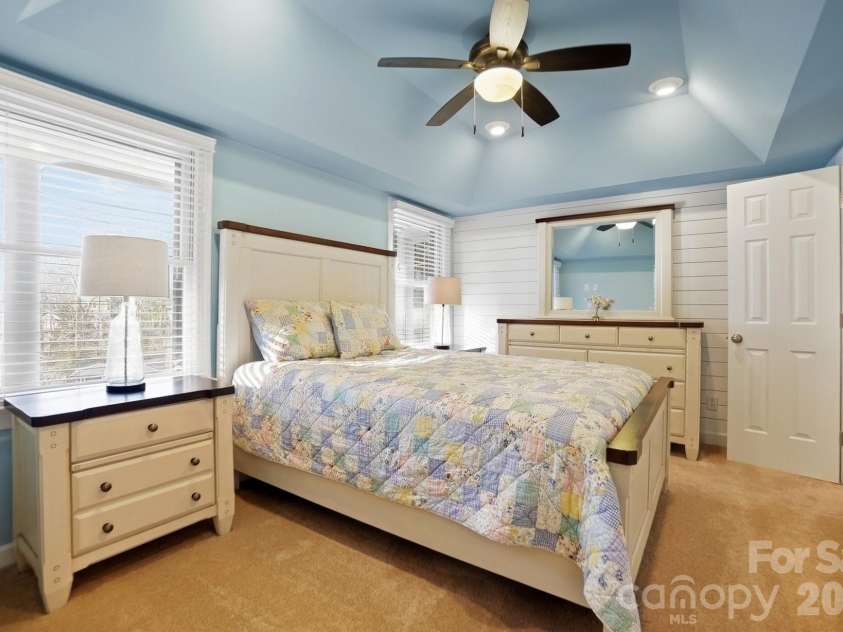 18212 Tayport Drive, Charlotte, NC 28278.  MLS# CAR4346978, YatesRealty ID 5586. Secondary bedroom with half bath
