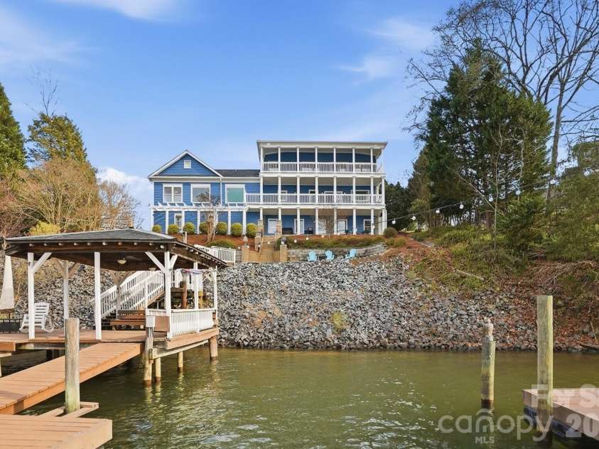 18212 Tayport Drive, Charlotte, NC 28278.  MLS# CAR4346978, YatesRealty ID 5586. Your own piece of paradise awaits