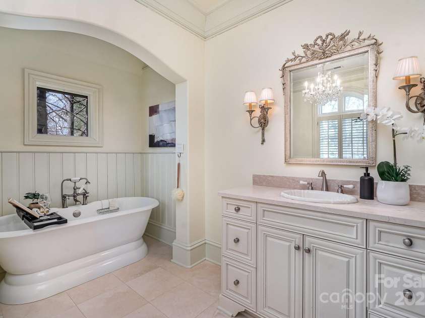 20711 Bethel Church Road, Cornelius, NC 28031.  MLS# CAR4225782, YatesRealty ID 5586. Her private bath