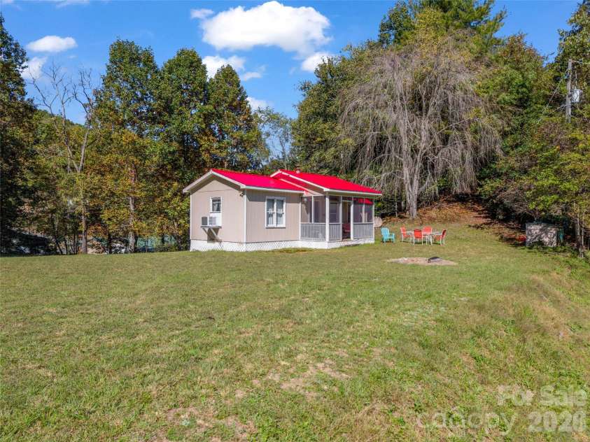 468 Willow Springs Cove, Hendersonville, NC 28739.  MLS# CAR4432983, YatesRealty ID 55860. 