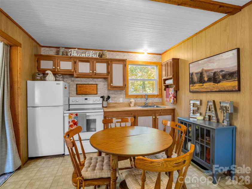 468 Willow Springs Cove, Hendersonville, NC 28739.  MLS# CAR4432983, YatesRealty ID 55860. 
