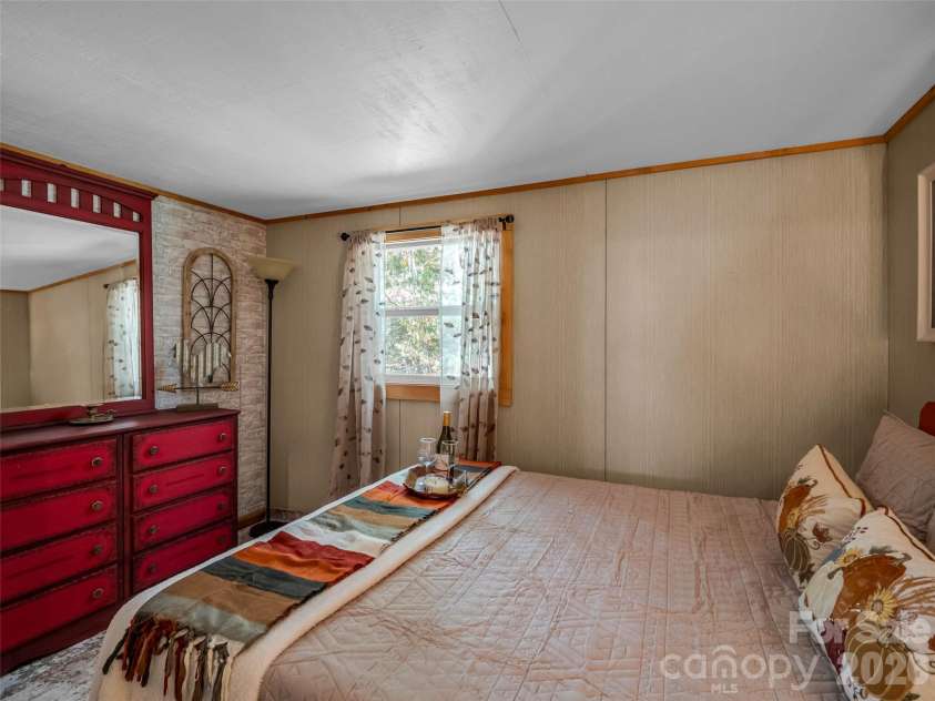 468 Willow Springs Cove, Hendersonville, NC 28739.  MLS# CAR4432983, YatesRealty ID 55860. 