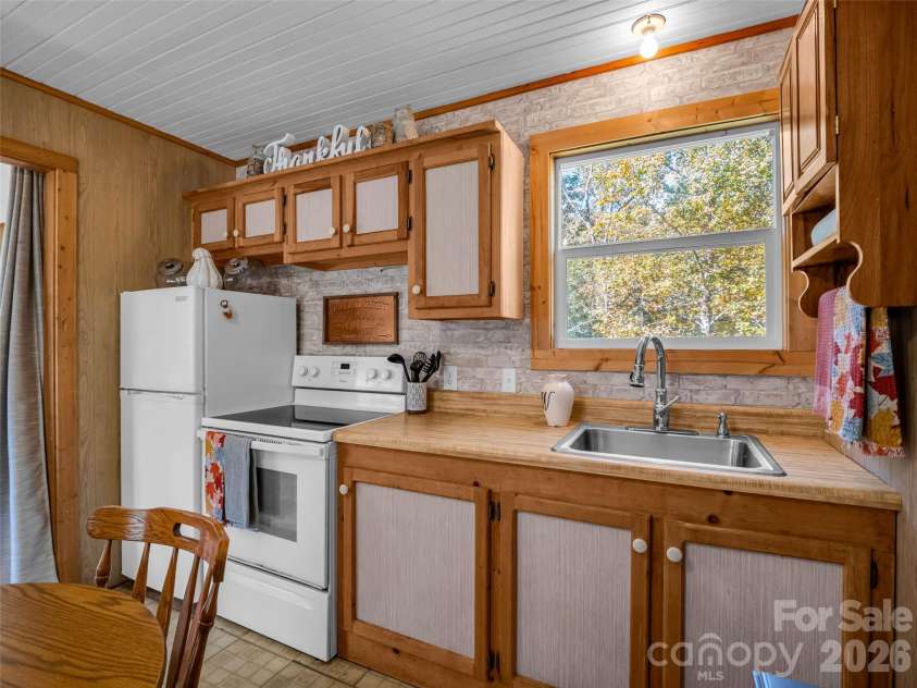 468 Willow Springs Cove, Hendersonville, NC 28739.  MLS# CAR4432983, YatesRealty ID 55860. 