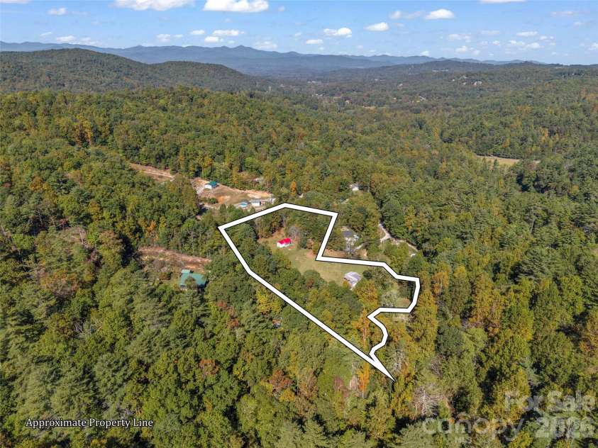 468 Willow Springs Cove, Hendersonville, NC 28739.  MLS# CAR4432983, YatesRealty ID 55860. 