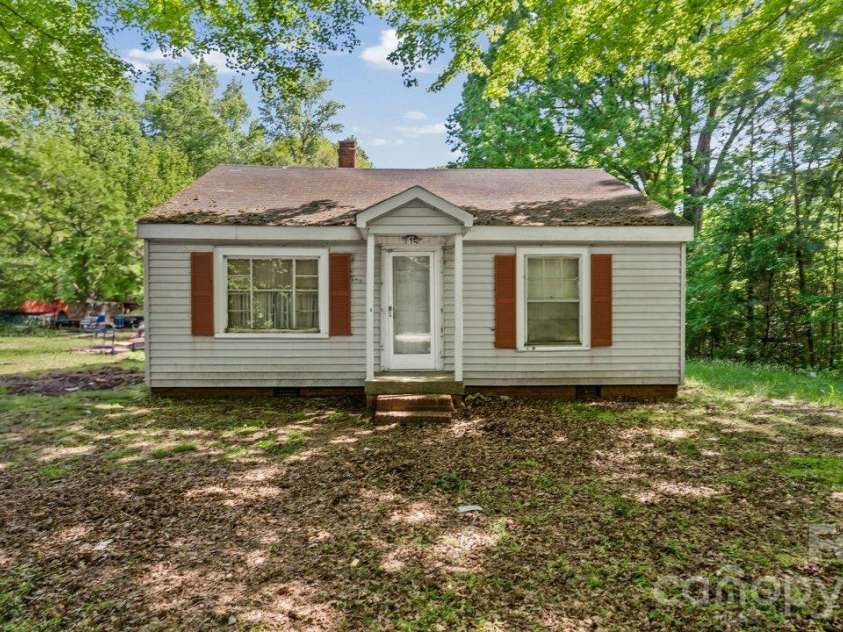 515 Torbush Drive, Salisbury, NC 28144.  MLS# CAR4432542, YatesRealty ID 55864. 