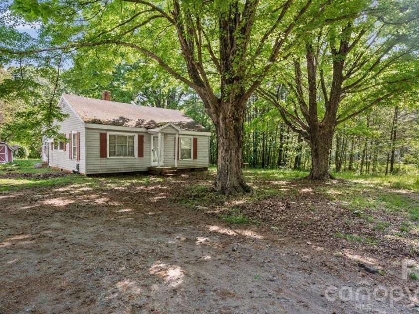 515 Torbush Drive, Salisbury, NC 28144.  MLS# CAR4432542, YatesRealty ID 55864. 