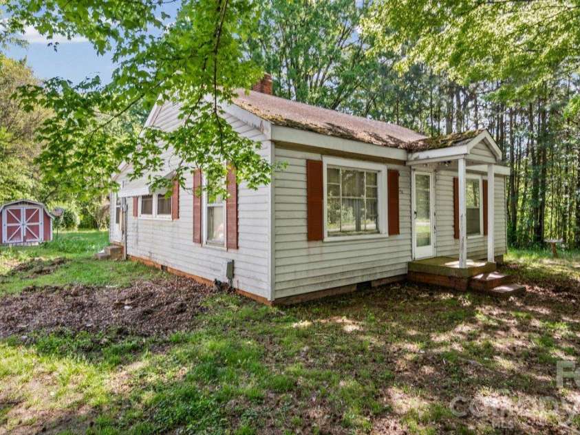 515 Torbush Drive, Salisbury, NC 28144.  MLS# CAR4432542, YatesRealty ID 55864. 