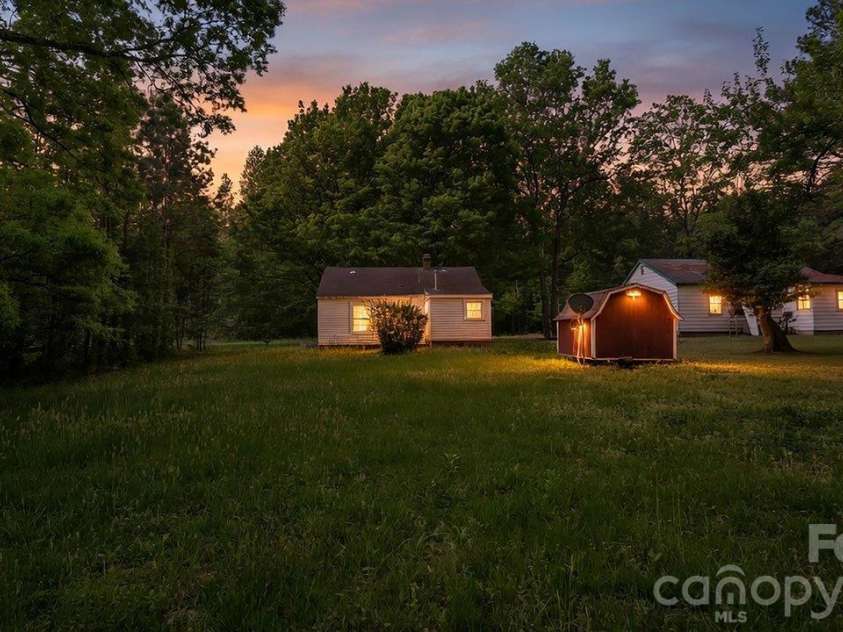 515 Torbush Drive, Salisbury, NC 28144.  MLS# CAR4432542, YatesRealty ID 55864. 