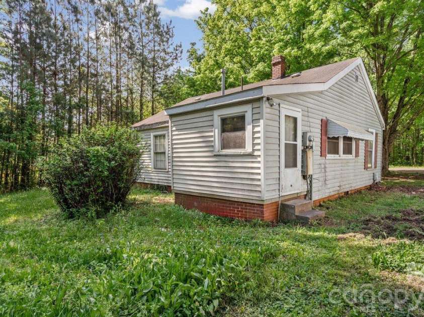 515 Torbush Drive, Salisbury, NC 28144.  MLS# CAR4432542, YatesRealty ID 55864. 