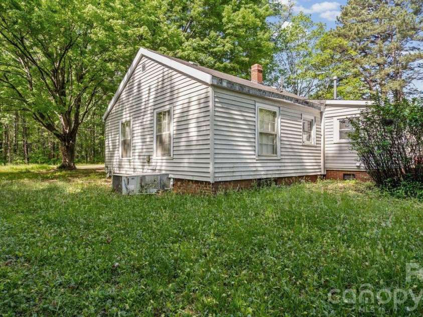 515 Torbush Drive, Salisbury, NC 28144.  MLS# CAR4432542, YatesRealty ID 55864. 