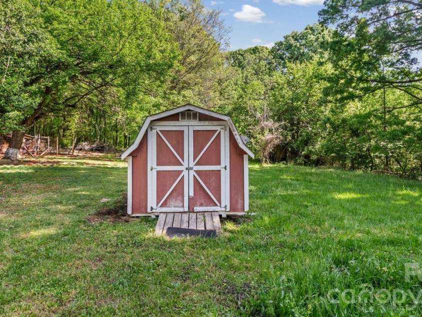 515 Torbush Drive, Salisbury, NC 28144.  MLS# CAR4432542, YatesRealty ID 55864. 