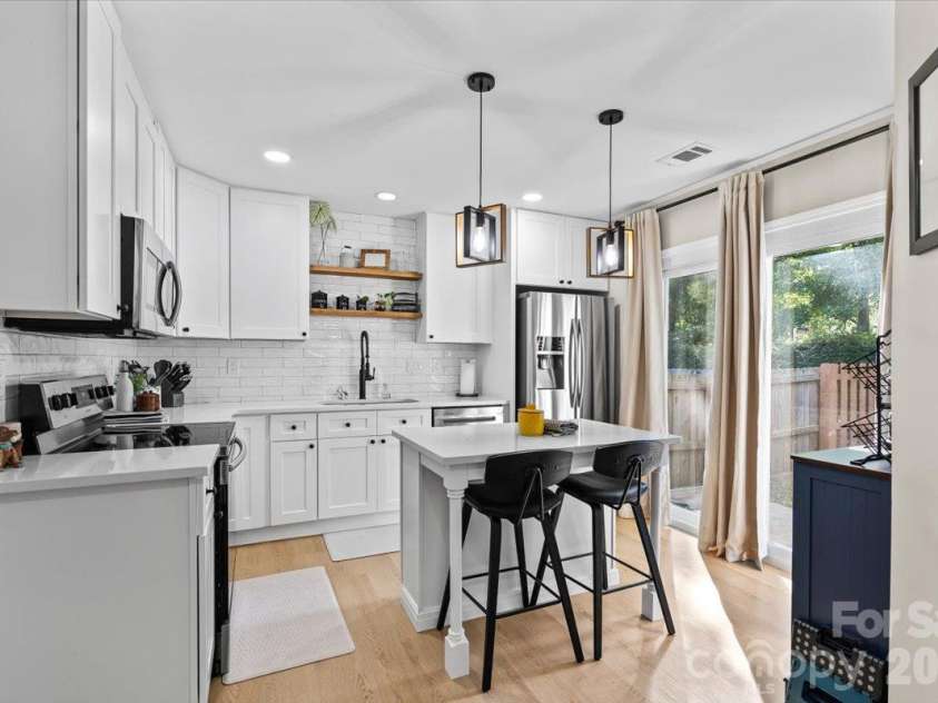 6073 Cougar Lane, Charlotte, NC 28269.  MLS# CAR4432079, YatesRealty ID 55865. 
