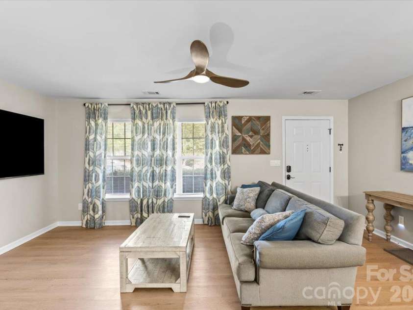 6073 Cougar Lane, Charlotte, NC 28269.  MLS# CAR4432079, YatesRealty ID 55865. 