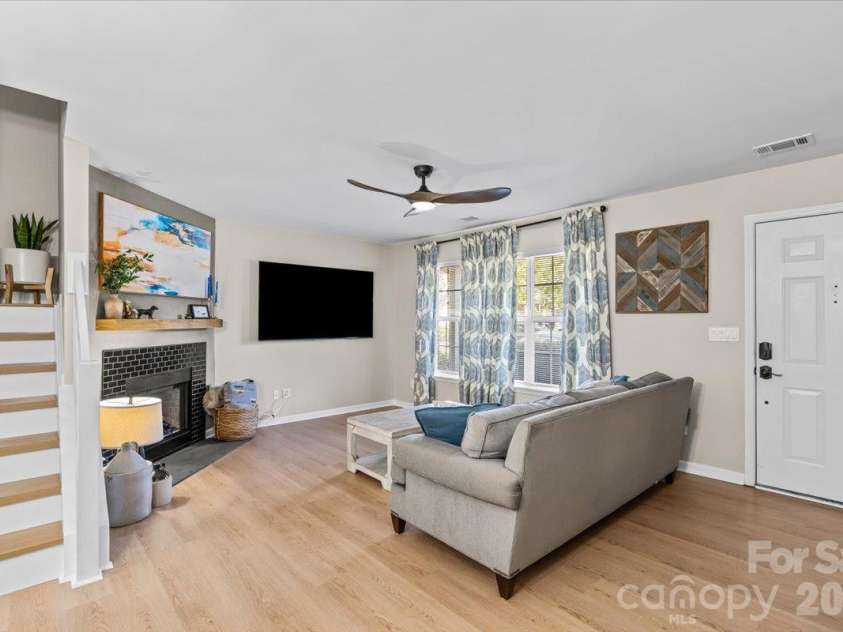 6073 Cougar Lane, Charlotte, NC 28269.  MLS# CAR4432079, YatesRealty ID 55865. 