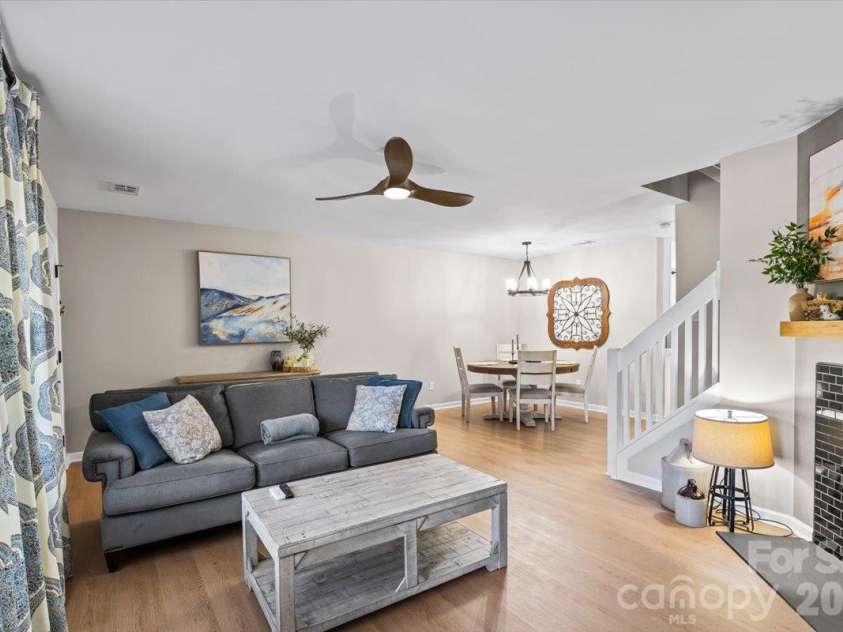6073 Cougar Lane, Charlotte, NC 28269.  MLS# CAR4432079, YatesRealty ID 55865. 