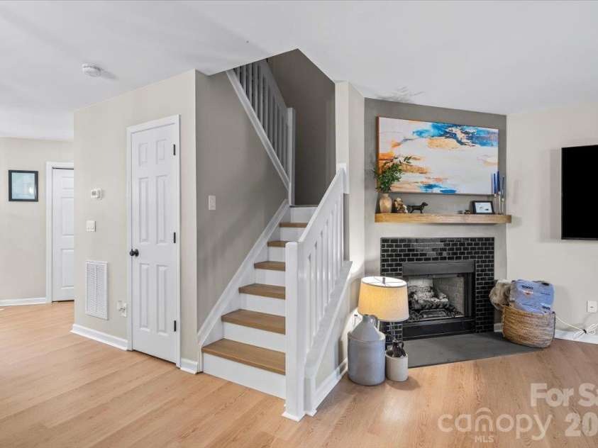 6073 Cougar Lane, Charlotte, NC 28269.  MLS# CAR4432079, YatesRealty ID 55865. 