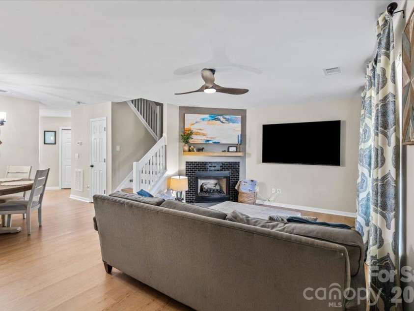 6073 Cougar Lane, Charlotte, NC 28269.  MLS# CAR4432079, YatesRealty ID 55865. 