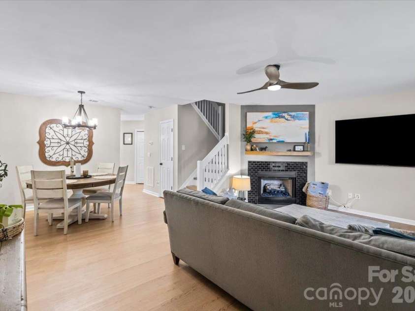 6073 Cougar Lane, Charlotte, NC 28269.  MLS# CAR4432079, YatesRealty ID 55865. 