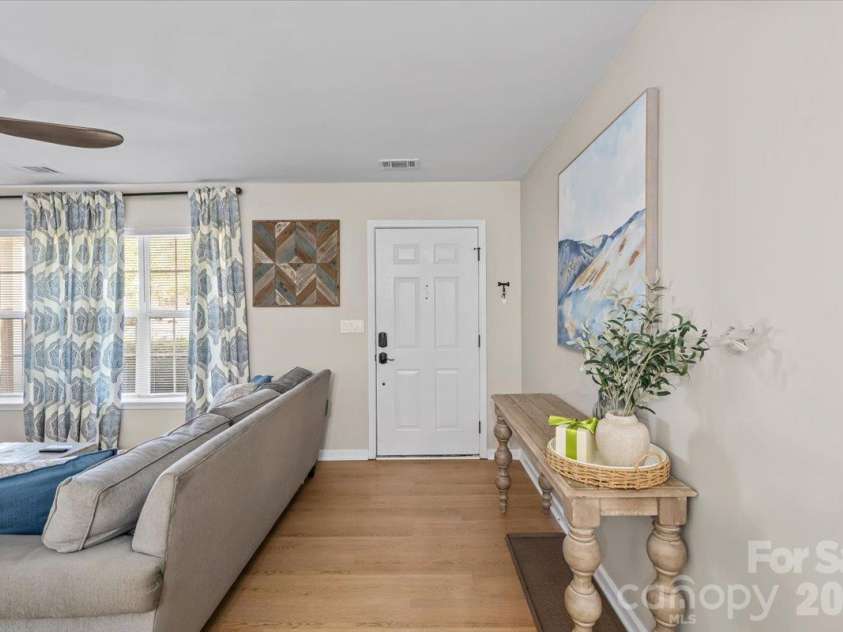6073 Cougar Lane, Charlotte, NC 28269.  MLS# CAR4432079, YatesRealty ID 55865. 