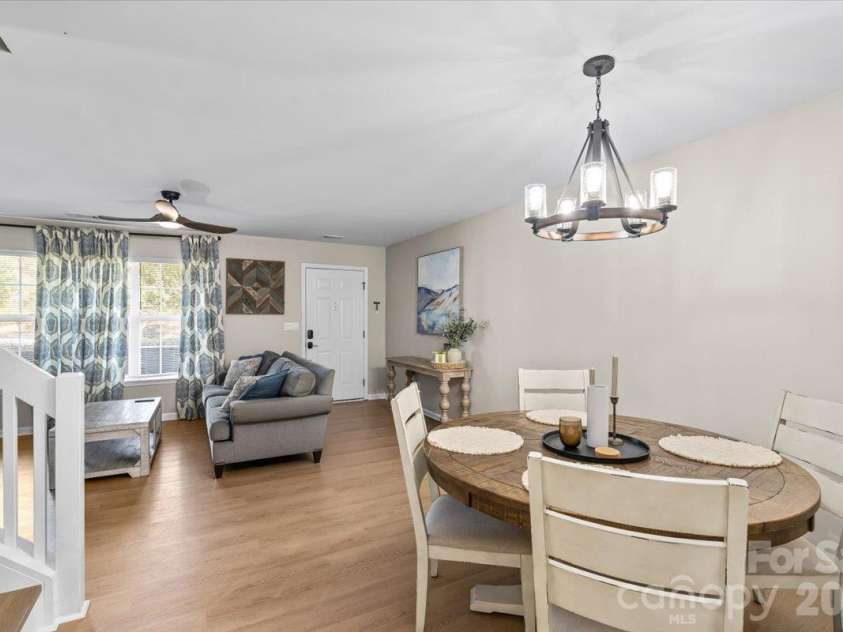 6073 Cougar Lane, Charlotte, NC 28269.  MLS# CAR4432079, YatesRealty ID 55865. 