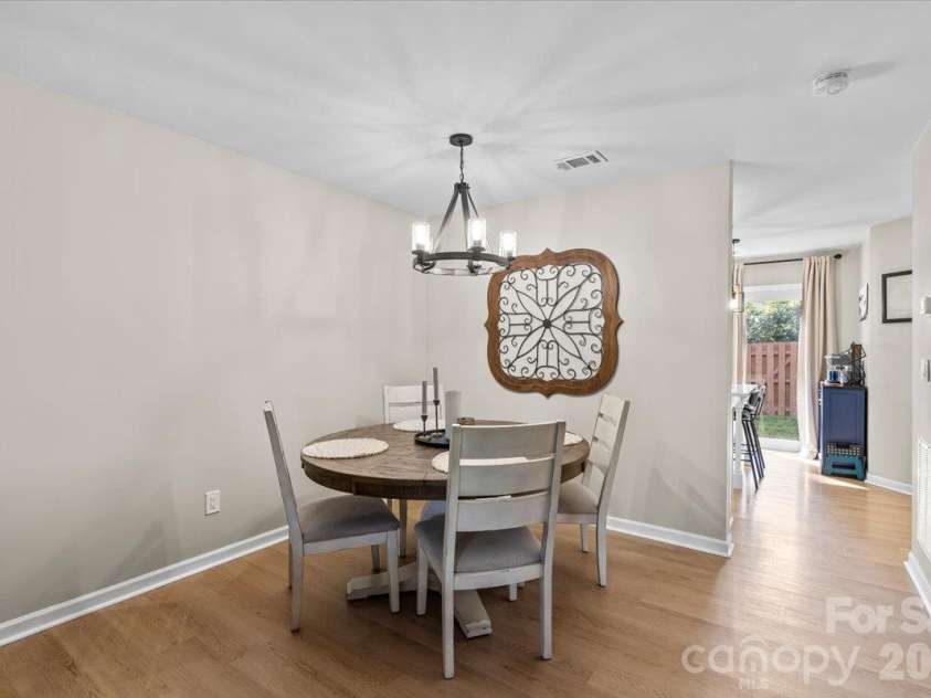 6073 Cougar Lane, Charlotte, NC 28269.  MLS# CAR4432079, YatesRealty ID 55865. 