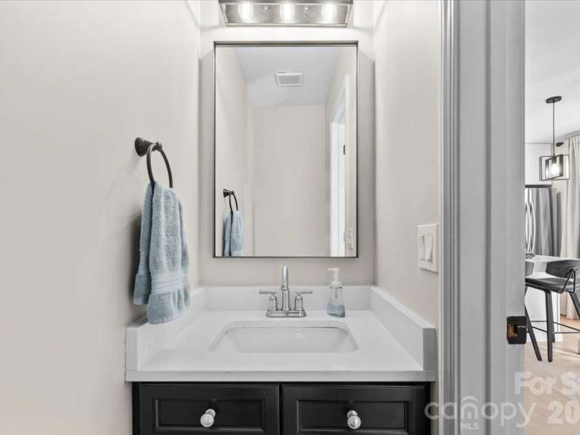 6073 Cougar Lane, Charlotte, NC 28269.  MLS# CAR4432079, YatesRealty ID 55865. 