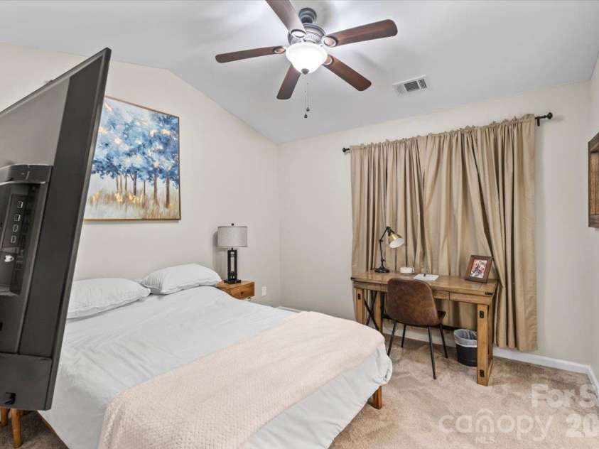 6073 Cougar Lane, Charlotte, NC 28269.  MLS# CAR4432079, YatesRealty ID 55865. 