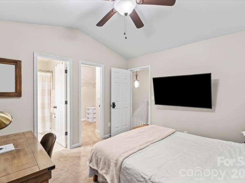 6073 Cougar Lane, Charlotte, NC 28269.  MLS# CAR4432079, YatesRealty ID 55865. 