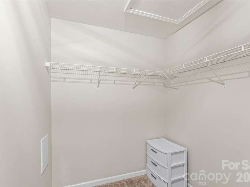 6073 Cougar Lane, Charlotte, NC 28269.  MLS# CAR4432079, YatesRealty ID 55865. 