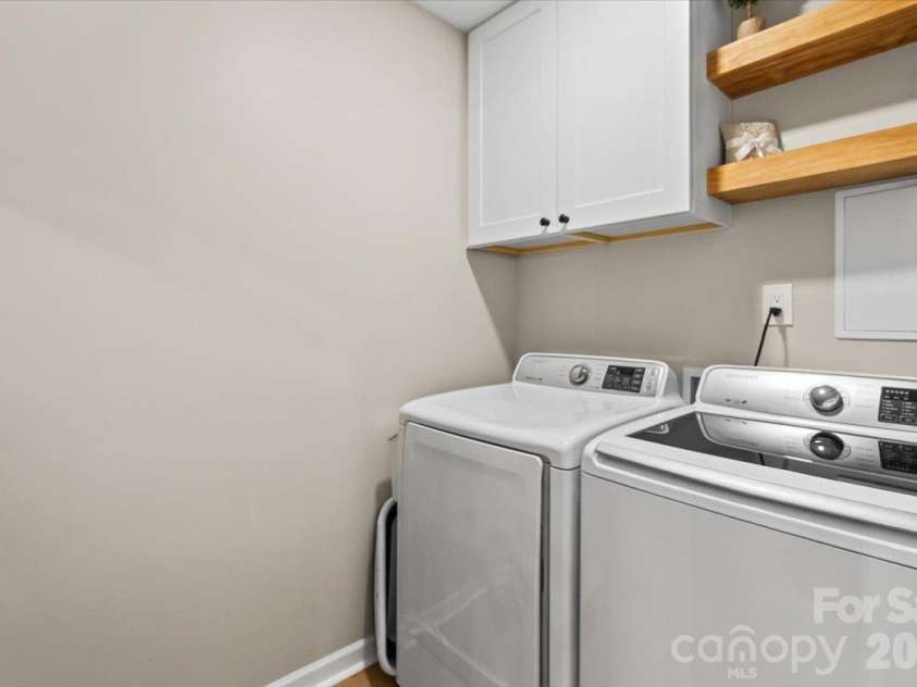 6073 Cougar Lane, Charlotte, NC 28269.  MLS# CAR4432079, YatesRealty ID 55865. 