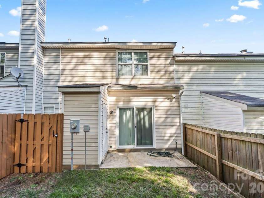6073 Cougar Lane, Charlotte, NC 28269.  MLS# CAR4432079, YatesRealty ID 55865. 
