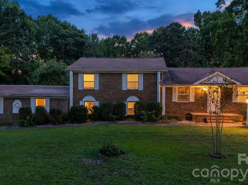 1476 Charlotte Highway, Mooresville, NC 28115.  MLS# CAR4419978, YatesRealty ID 55873. 