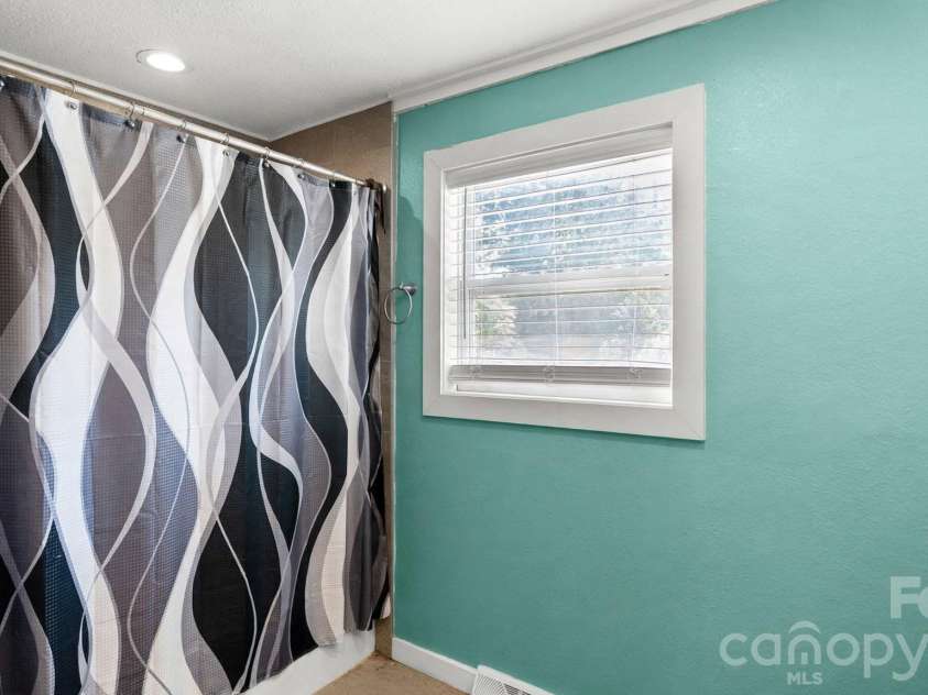 1476 Charlotte Highway, Mooresville, NC 28115.  MLS# CAR4419978, YatesRealty ID 55873. 