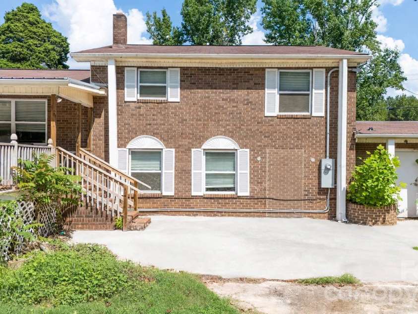 1476 Charlotte Highway, Mooresville, NC 28115.  MLS# CAR4419978, YatesRealty ID 55873. 