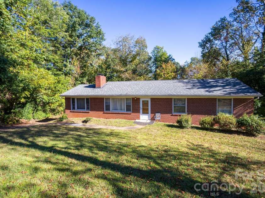 8 Governors Court, Asheville, NC 28805.  MLS# CAR4432179, YatesRealty ID 55874. 