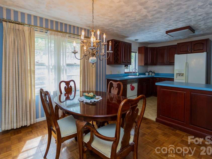 8 Governors Court, Asheville, NC 28805.  MLS# CAR4432179, YatesRealty ID 55874. 