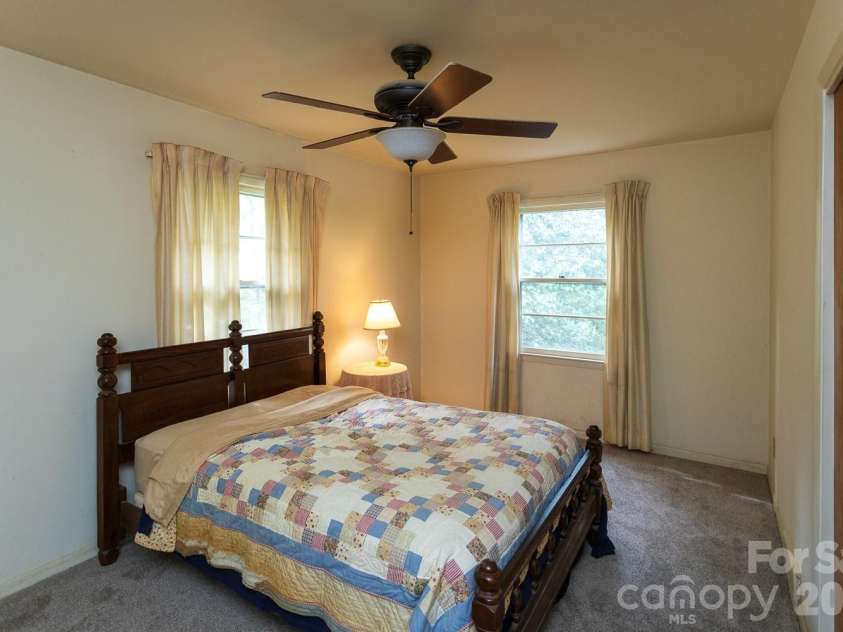 8 Governors Court, Asheville, NC 28805.  MLS# CAR4432179, YatesRealty ID 55874. 