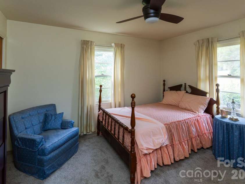 8 Governors Court, Asheville, NC 28805.  MLS# CAR4432179, YatesRealty ID 55874. 