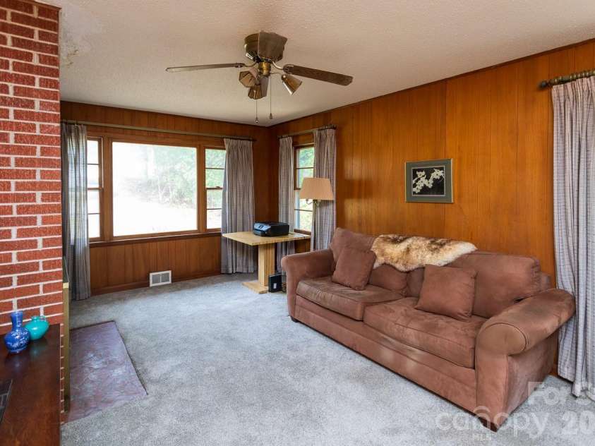 8 Governors Court, Asheville, NC 28805.  MLS# CAR4432179, YatesRealty ID 55874. 