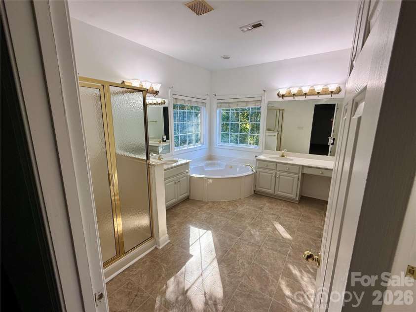 1503 Copperplate Road, Charlotte, NC 28262.  MLS# CAR4429268, YatesRealty ID 55875. Upstairs Master Bathroom